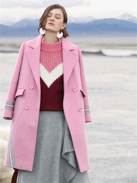 FEARCHARIA（凡诗琪）女装品牌2021秋季风扇翻领加厚外套