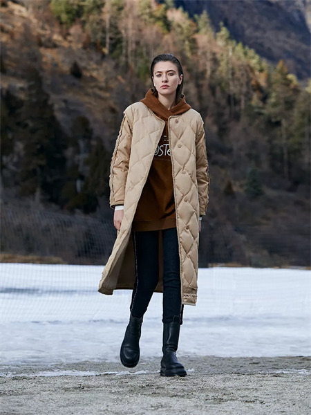 主提女装品牌2021冬季长款纹路薄款羽绒服外套