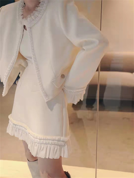 简诣女装品牌2021秋冬纯色法式小衬两件套