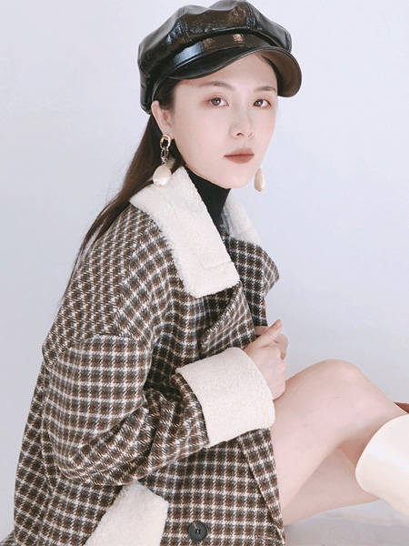 韩蔻KORIKOO女装品牌2021秋冬羊羔毛领格子外套