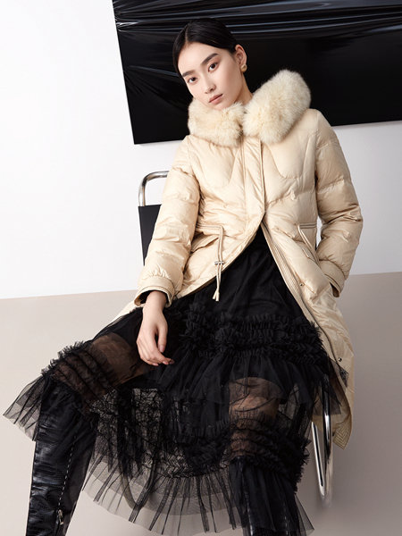 伊纳芙女装品牌2021冬季毛领收腰羽绒服外套