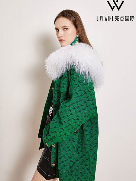 亮点国际女装品牌2021秋冬毛领绿色宽松外套