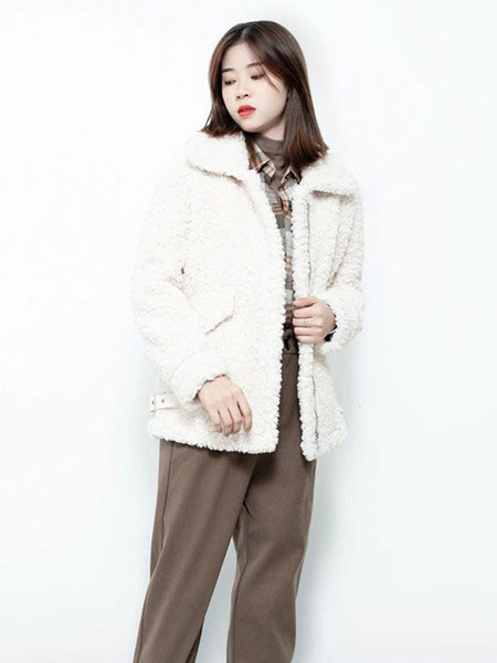 MIYU女装品牌2021秋冬羊毛羔短款外套