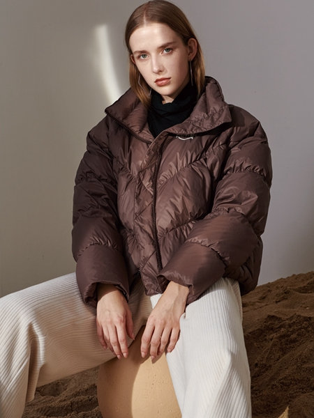 沙与沫女装品牌2021冬季快时尚街头范短款外套
