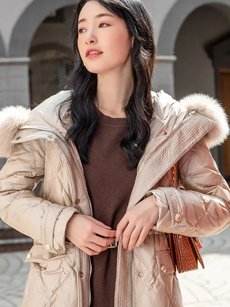 UMISKY优美世界女装品牌2021秋冬圆领气质毛衣