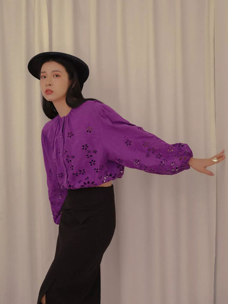 JOU SEO MOK女装品牌2021秋冬紫色印花上衣