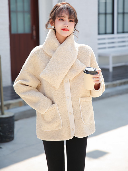 艾诺绮女装品牌2021冬季围领羊毛短款羽绒服