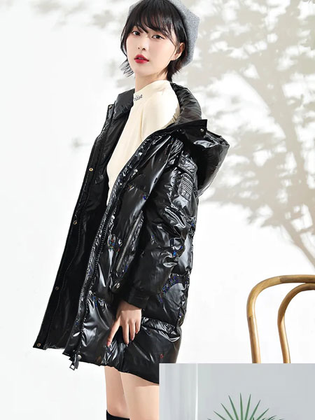 莉雅莉萨女装品牌2021冬季连帽中长款黑色羽绒服