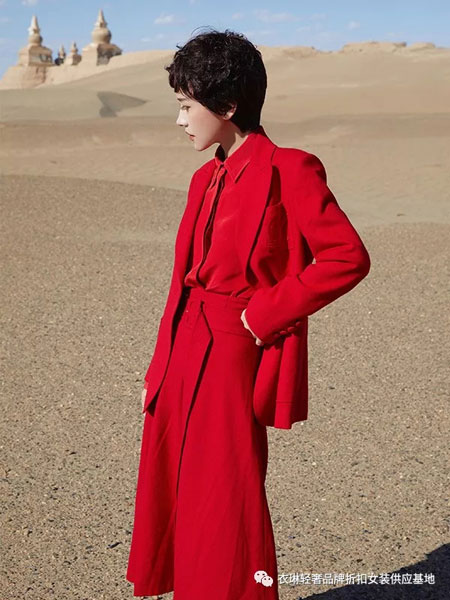 艾米尔女装品牌2021冬季红色显白大衣
