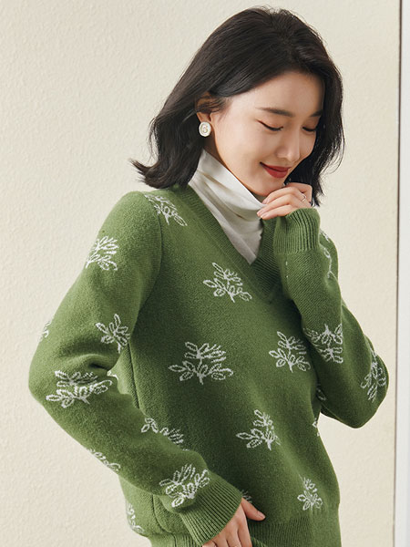 欧莎女装品牌2021冬季刺绣绿色v领毛衣