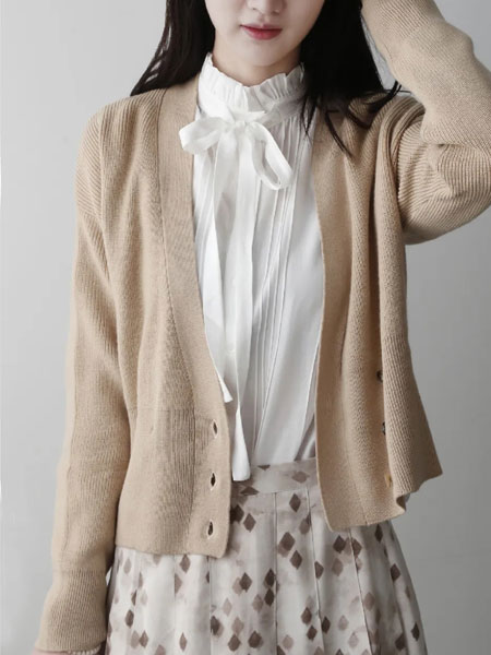 那禾NAHE女装品牌2021冬季舒适短款针织开衫