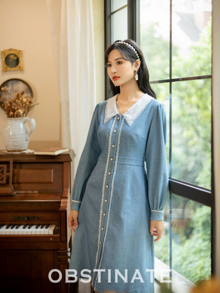 固执女装品牌2021冬季蓝色收腰甜美连衣裙