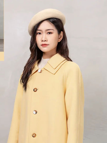 云上写生女装品牌2021冬季翻领淡黄色大衣
