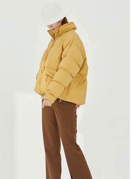 因为女装品牌2021冬季黄色宽松舒适面包服