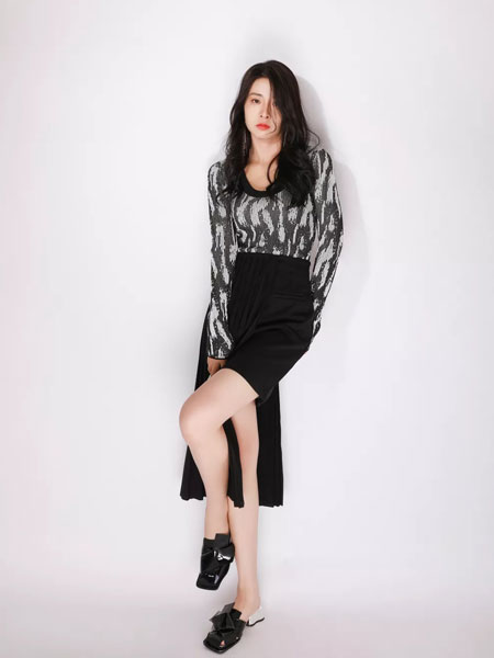 JOU SEO MOK女装品牌2021冬季圆领性感时髦套装