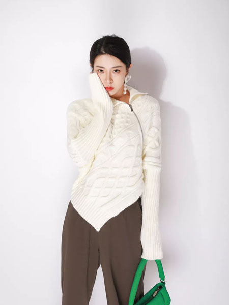 JOU SEO MOK女装品牌2021冬季不规则保暖毛衣