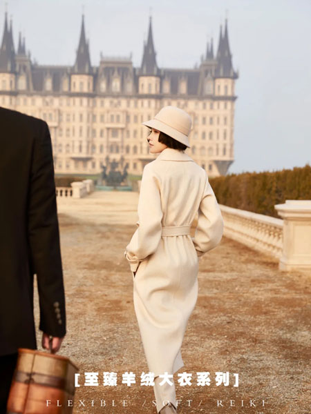 艾米尔女装品牌2021冬季米白色长款优雅大衣