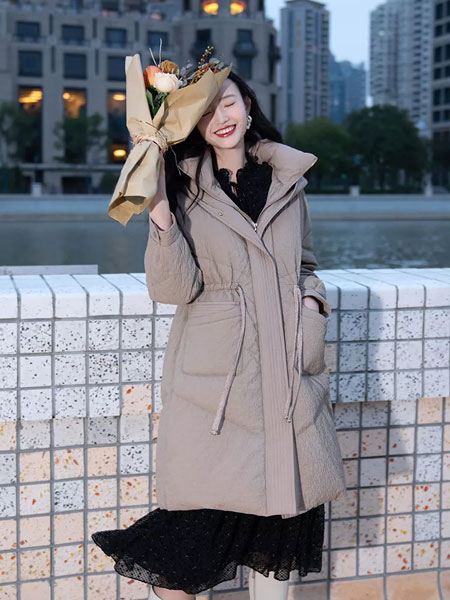 維格娜絲女裝品牌2021冬季長款收腰保暖羽絨服