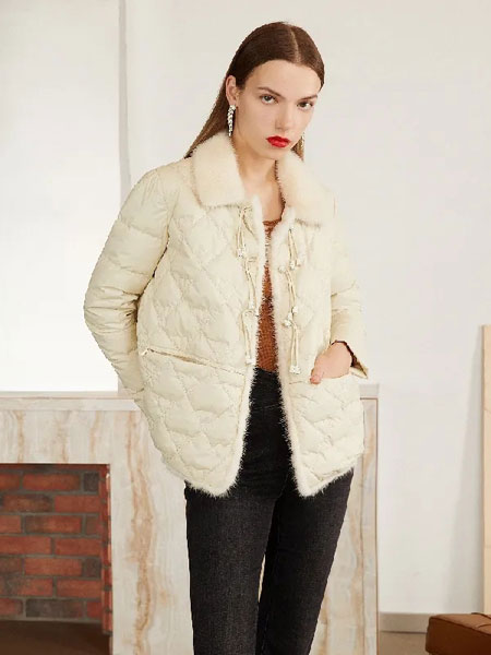 ZRAU女装品牌2021冬季毛领短款简约外套