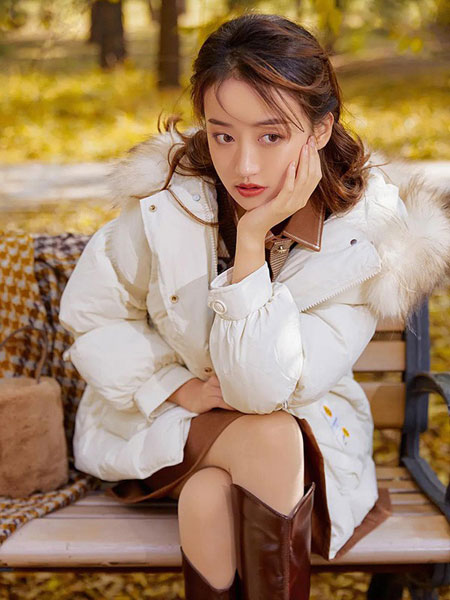 HOAO女装品牌2021冬季毛领简约时尚羽绒服
