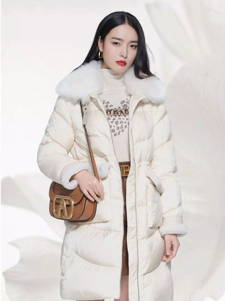 芭蒂娜 - BADINA女装品牌2021冬季毛领中长款舒适羽绒服外套