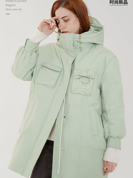 拉夏贝尔女装品牌2021冬季连帽中长款小清新浅绿色羽绒服