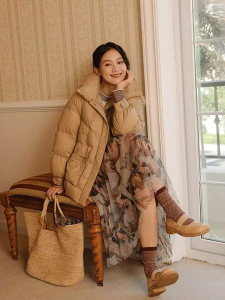 丽迪莎女装品牌2021冬季中长款立领宽松保暖羽绒服