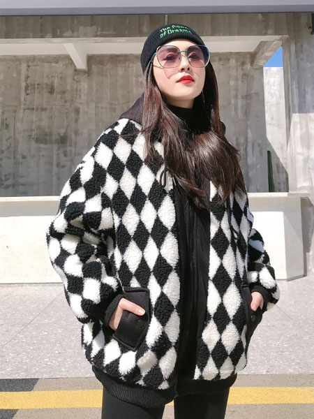 韩蔻KORIKOO女装品牌2021秋冬棋盘格宽松舒适外套