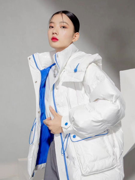 歌米裳女装品牌2021冬季简约纯白羽绒服