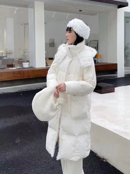 歌米裳女装品牌2021冬季长款简约纯白羽绒服