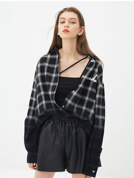 金羽杰女装品牌2021冬季格纹宽松气质外套
