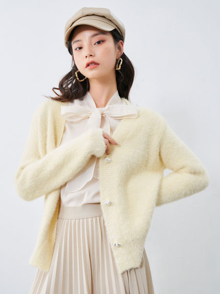 爱客女装品牌2021冬季嫩黄色甜美针织开衫