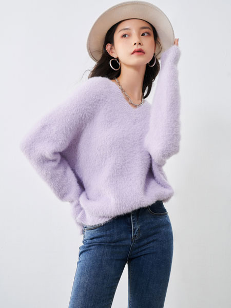 爱客女装品牌2021冬季圆领梦幻紫色毛衣