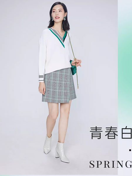 粉蓝时尚女装品牌2022春季学院风青春柔软毛衣