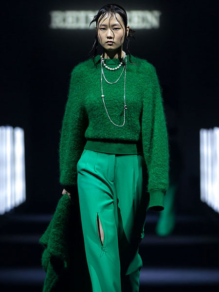 任茜女装品牌2021冬季绿色套头毛衣
