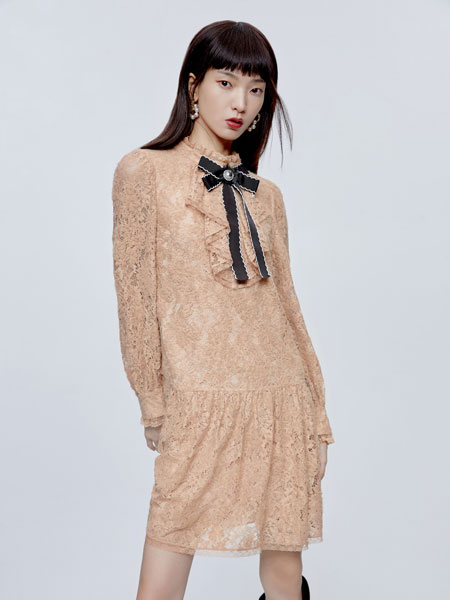 DoubleLove女装品牌2021冬季蕾丝蝴蝶结长款时尚连衣裙