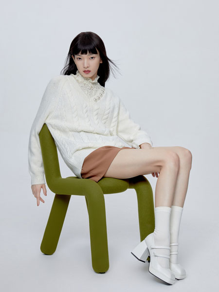 DoubleLove女装品牌2021冬季米白色气质柔软毛衣