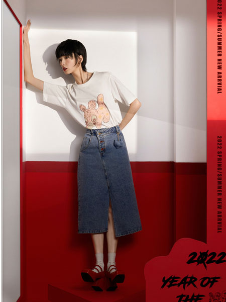 DoubleLove女装品牌2022春季印花短袖时尚T恤