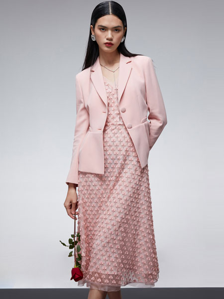 DoubleLove女装品牌2022春季粉色气质时髦外套