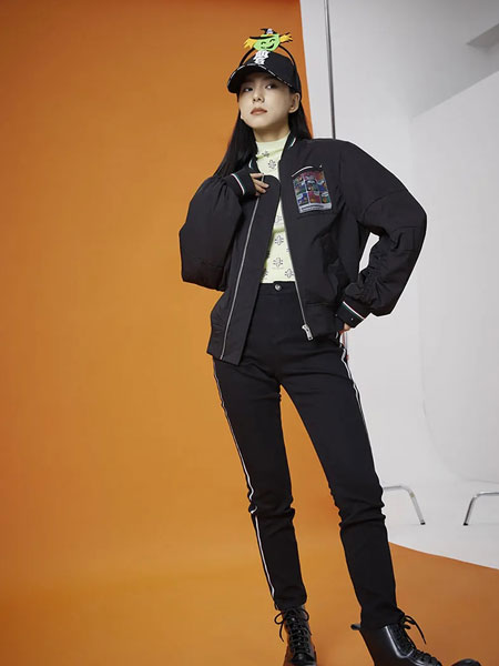 西蔻女装品牌2021冬季短款舒适潮流外套