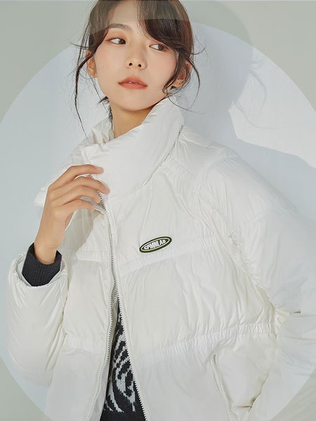 欧珂OLDCOLOUR女装品牌2021冬季刺绣立领气质羽绒服
