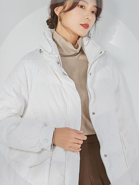欧珂OLDCOLOUR女装品牌2021冬季纯白宽松保暖羽绒服