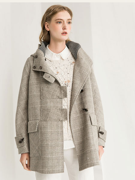 范可儿女装品牌2021冬季翻领格子宽松大衣