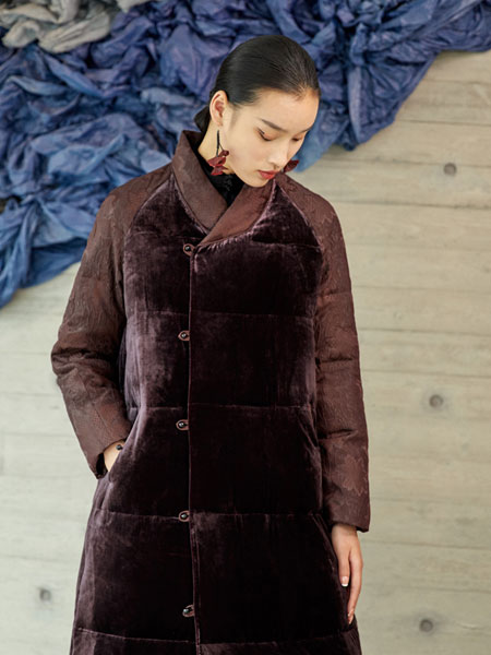 界内界外女装品牌2021冬季保暖时尚棉服
