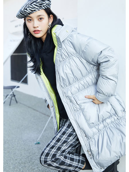 洛呗一女装品牌2021冬季长款保暖舒适羽绒服