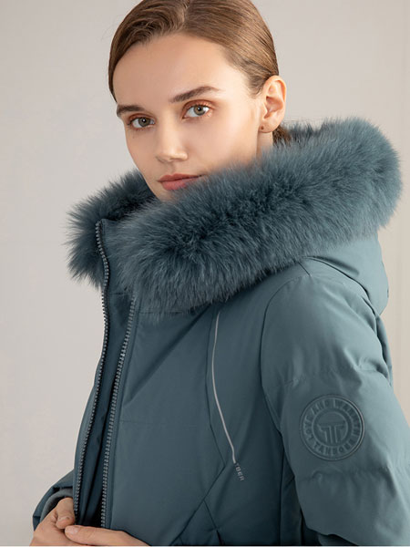 坦博尔女装品牌2021冬季毛领气质时尚羽绒服