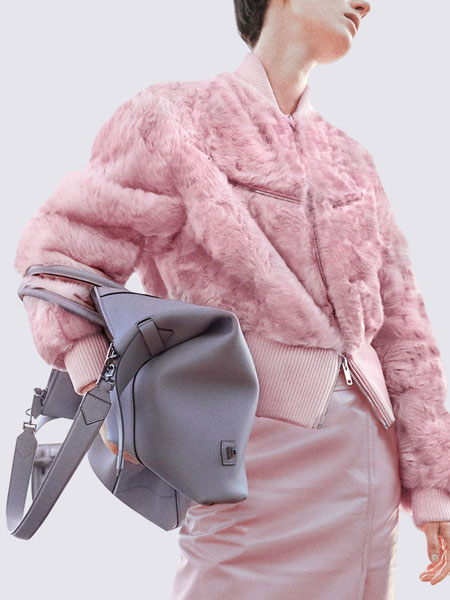 玛依尔女装品牌2021冬季短款柔软舒适外套
