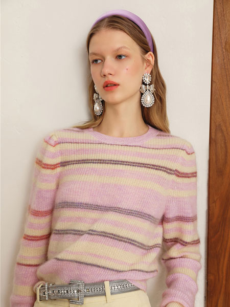 摩萨克女装品牌2021冬季彩虹条纹柔软毛衣