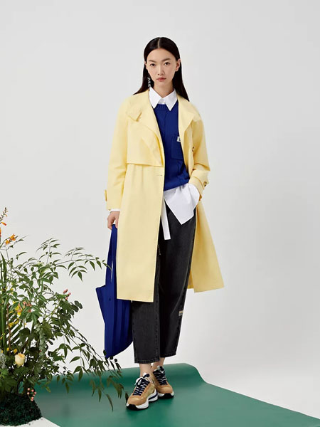 YXZ尤西子女装品牌2022春季中长款淡黄色风衣