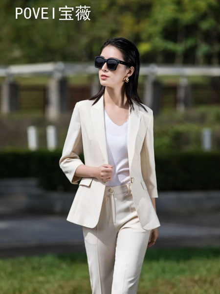 宝薇女装品牌2022春季米白色时尚套装